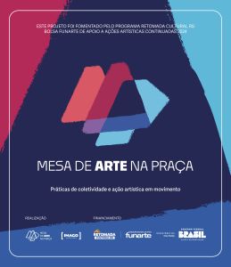 #pratodosverem A publicação tem no centro a logomarca do projeto Mesa de Arte na Praça, formada pelas letras M, A e P, respectivamente nas cores coral, vermelho, azul escuro e azul claro. A letra M aparece pela metade, atrás, na cor coral. A segunda parte do M está em vermelho e se junta com a primeira parte da letra A, que se completa em azul escuro, já se mesclando com a letra P, em formatos triangulares. Por fim, o restante do P estilizado completa a imagem, em azul claro. O fundo é uma projeção ampliada da mesma logomarca, com o azul escuro ocupando a maior parte do card. Há um detalhe triangular em vermelho à esquerda, outro em azul claro à direita e, embaixo, uma barra em azul intermediário. No alto, em letras maiúsculas brancas, está escrito: Este projeto foi fomentado pelo Programa Retomada Cultural RS Bolsa Funarte de Apoio às Ações Artísticas Continuadas/2024. No meio, abaixo da logomarca, está o nome do livro: Mesa de Arte na Praça Práticas de coletividade e ação artística em movimento. Bem abaixo, também em branco, estão as logomarcas dos realizadores e financiadores do projeto, citados na legenda do card. 